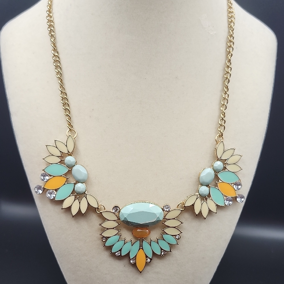 Chic Gold And Turquoise Floral Necklace